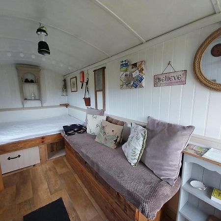 Meadowbeck - Shepherd Huts Fylingdales Exteriör bild