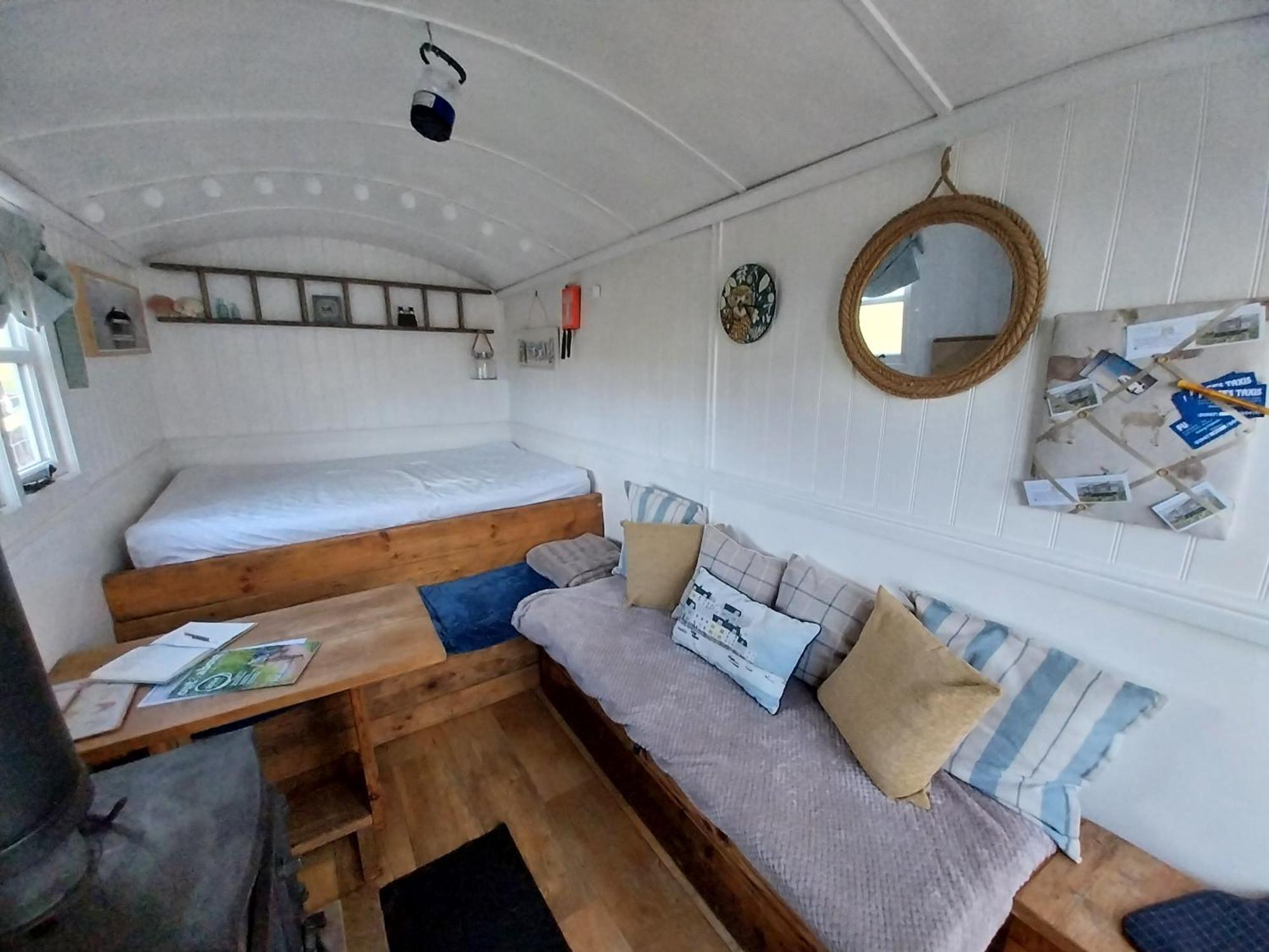 Meadowbeck - Shepherd Huts Fylingdales Exteriör bild