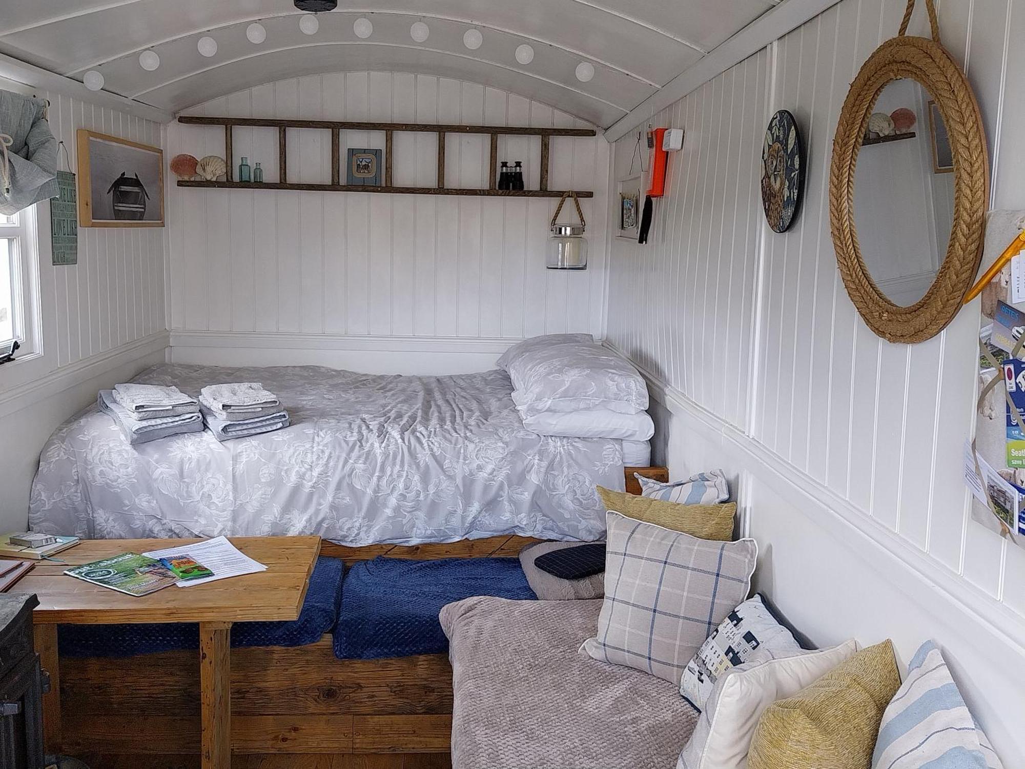 Meadowbeck - Shepherd Huts Fylingdales Exteriör bild