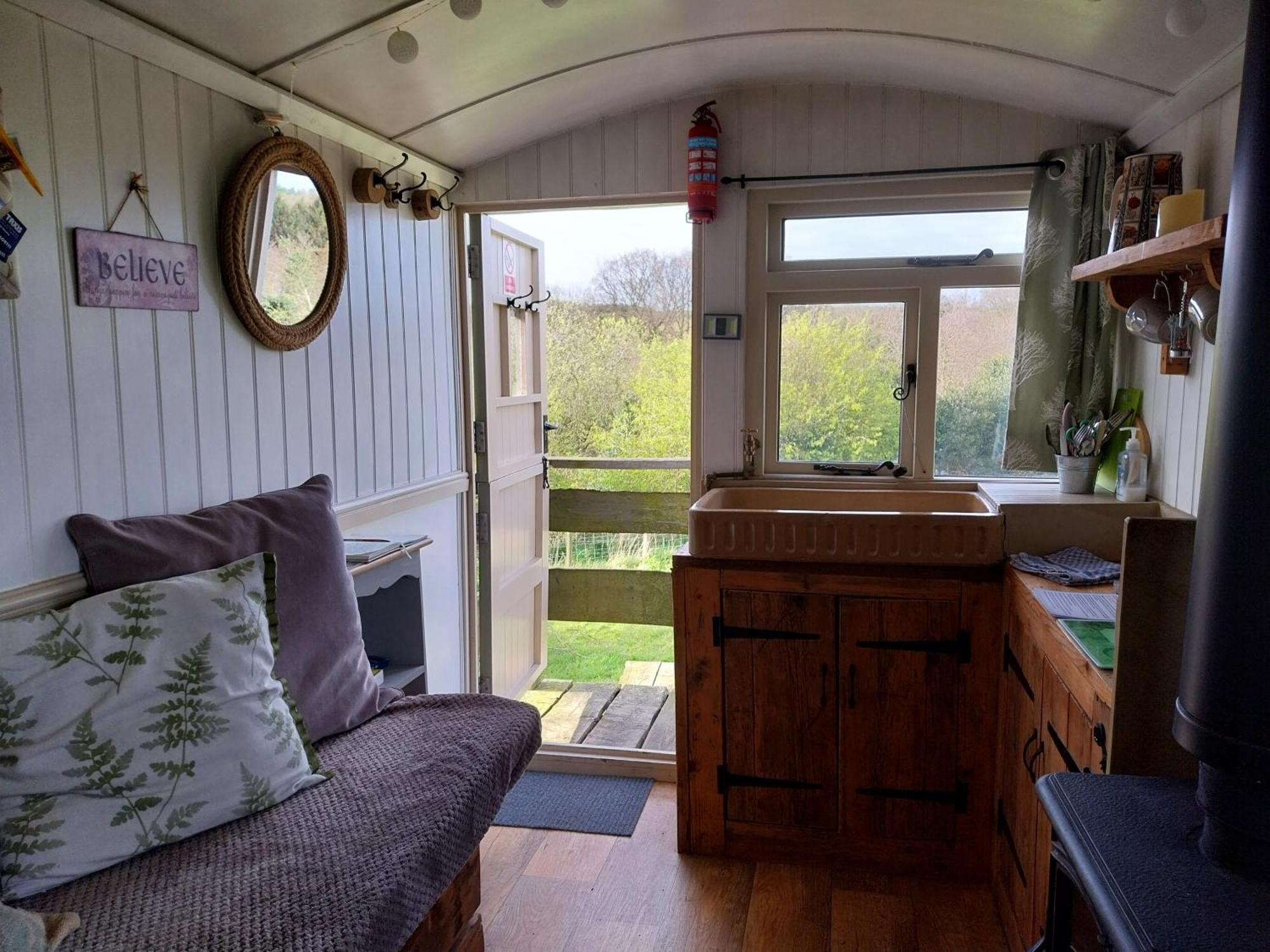 Meadowbeck - Shepherd Huts Fylingdales Exteriör bild