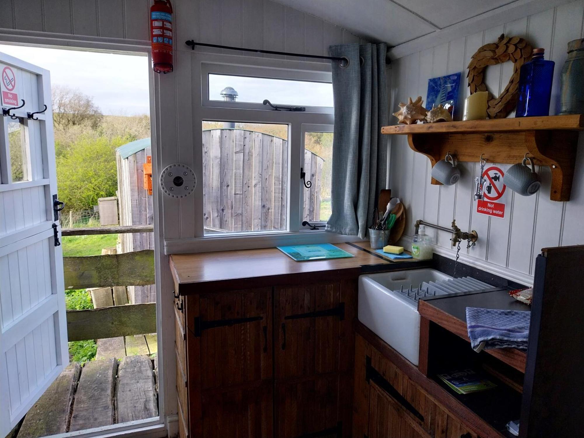 Meadowbeck - Shepherd Huts Fylingdales Exteriör bild