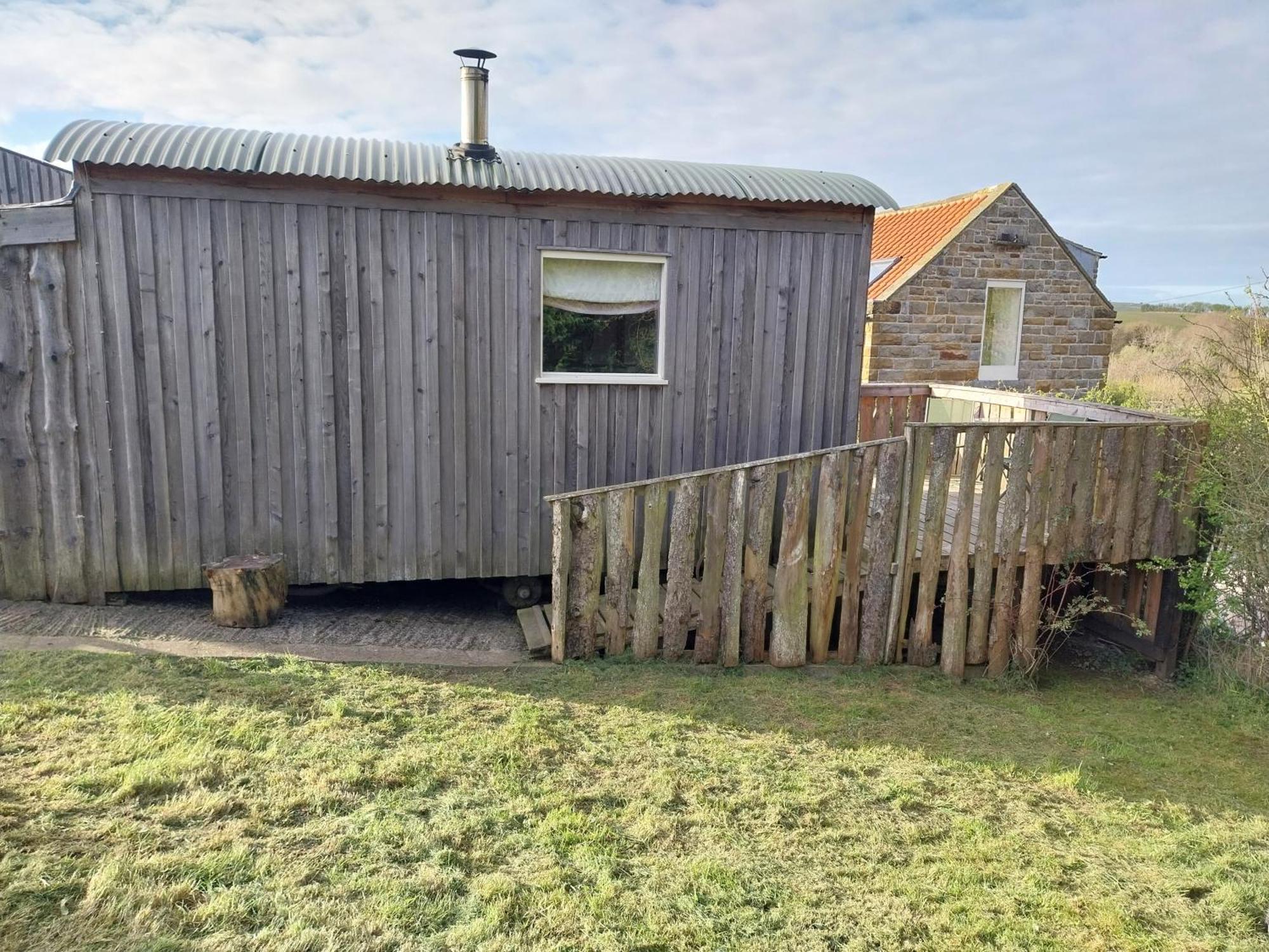 Meadowbeck - Shepherd Huts Fylingdales Exteriör bild