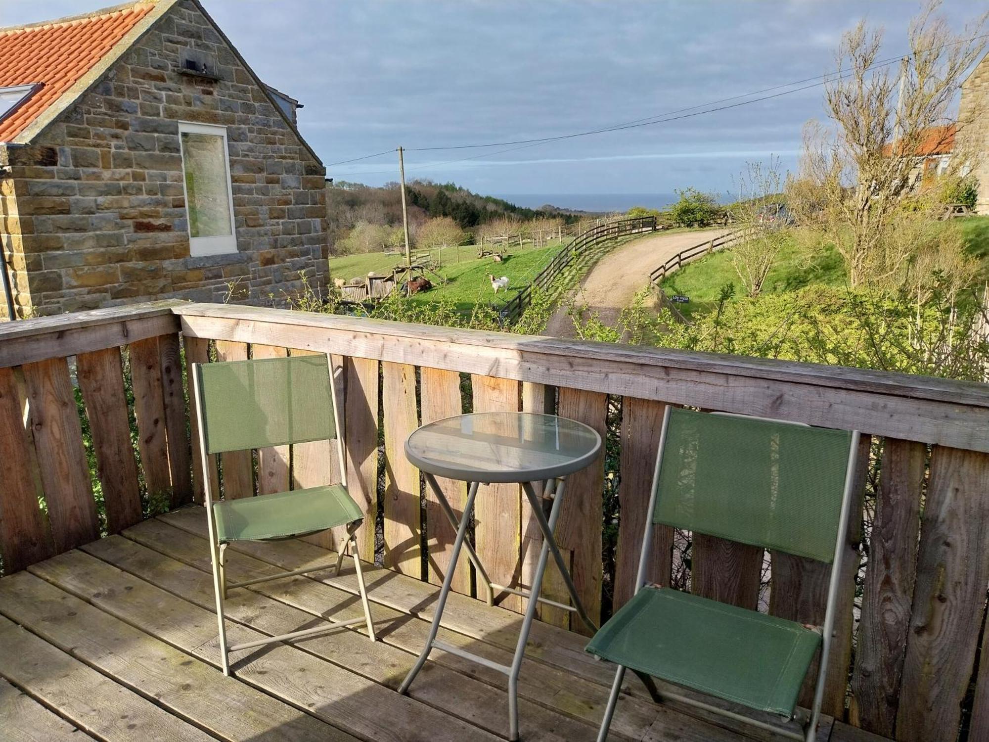 Meadowbeck - Shepherd Huts Fylingdales Exteriör bild