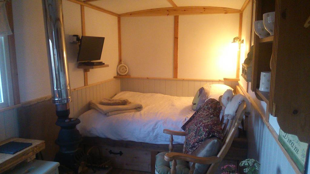 Meadowbeck - Shepherd Huts Fylingdales Exteriör bild