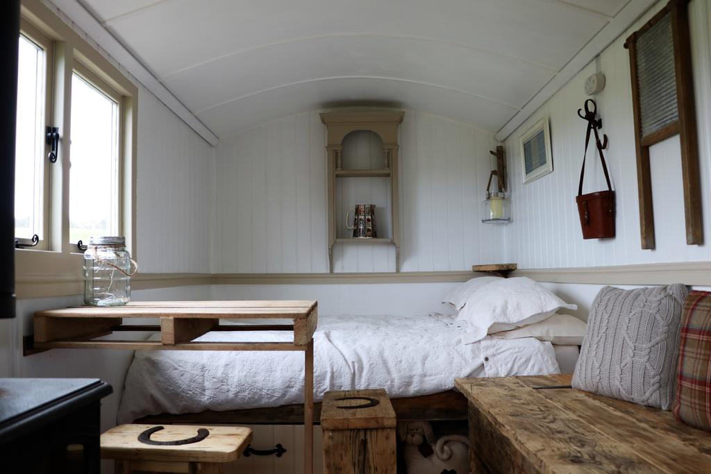 Meadowbeck - Shepherd Huts Fylingdales Exteriör bild